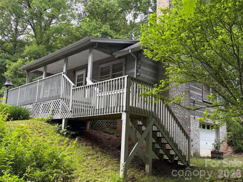 377 Woodstream Road, Waynesville, NC 28786.  MLS# CAR4387031, YatesRealty ID 26682. 