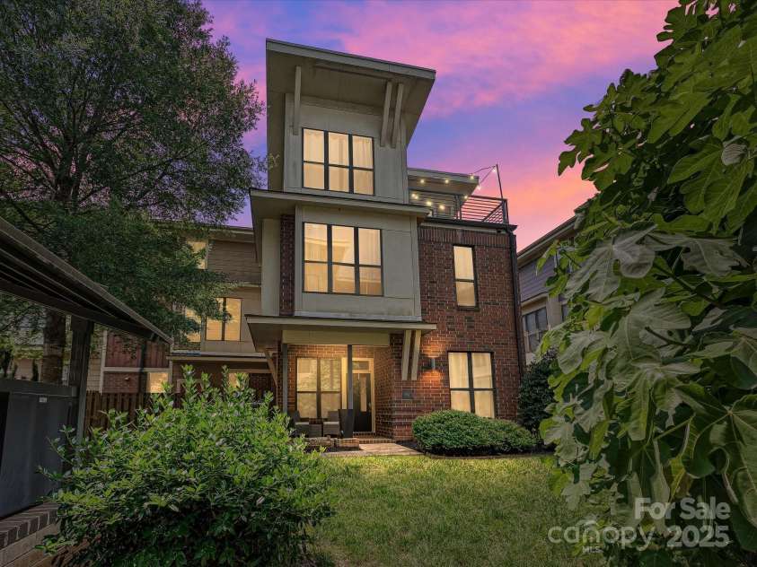 956 Warren Burgess Lane, Charlotte, NC 28205.  MLS# CAR4267004, YatesRealty ID 26682. 