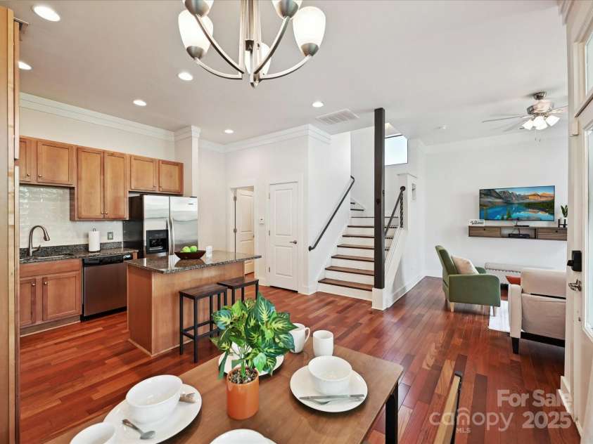 956 Warren Burgess Lane, Charlotte, NC 28205.  MLS# CAR4267004, YatesRealty ID 26682. 