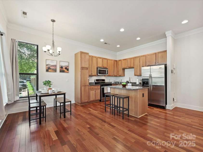 956 Warren Burgess Lane, Charlotte, NC 28205.  MLS# CAR4267004, YatesRealty ID 26682. 