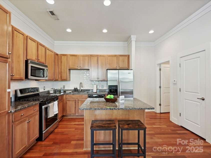956 Warren Burgess Lane, Charlotte, NC 28205.  MLS# CAR4267004, YatesRealty ID 26682. 
