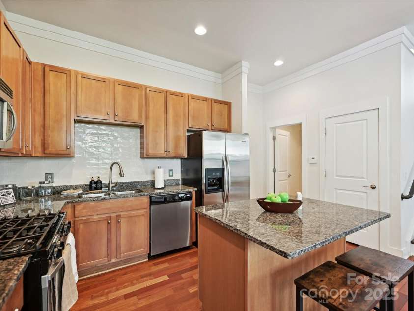 956 Warren Burgess Lane, Charlotte, NC 28205.  MLS# CAR4267004, YatesRealty ID 26682. 