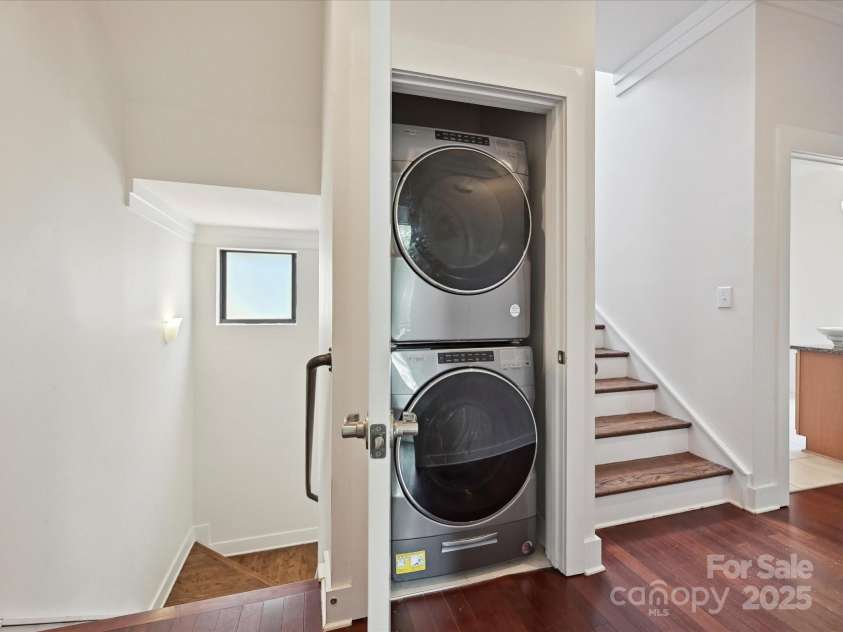956 Warren Burgess Lane, Charlotte, NC 28205.  MLS# CAR4267004, YatesRealty ID 26682. 