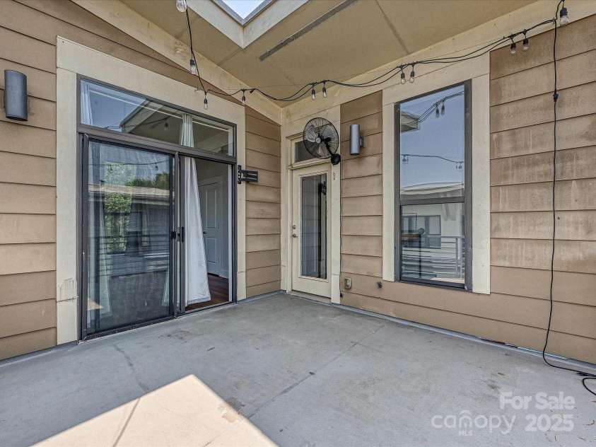 956 Warren Burgess Lane, Charlotte, NC 28205.  MLS# CAR4267004, YatesRealty ID 26682. 