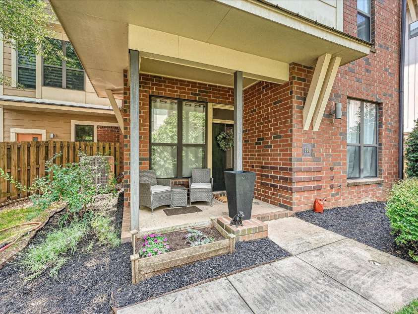 956 Warren Burgess Lane, Charlotte, NC 28205.  MLS# CAR4267004, YatesRealty ID 26682. 