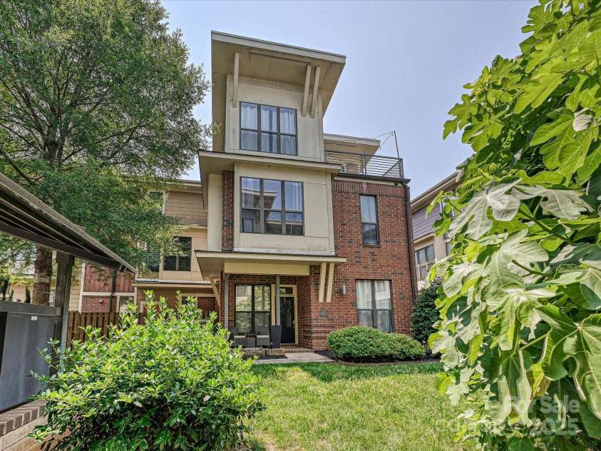 956 Warren Burgess Lane, Charlotte, NC 28205.  MLS# CAR4267004, YatesRealty ID 26682. 