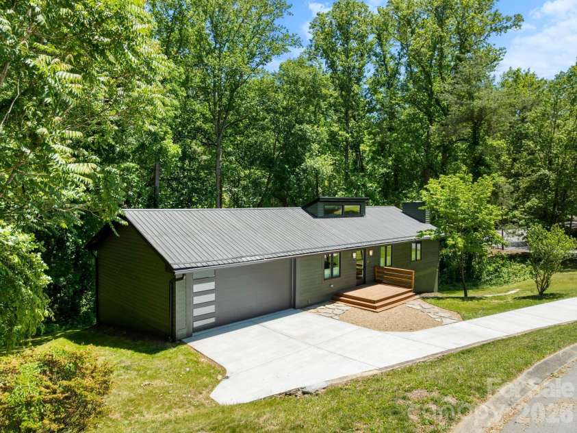 17 Muirfield Drive, Arden, NC 28704.  MLS# CAR4383147, YatesRealty ID 26683. 