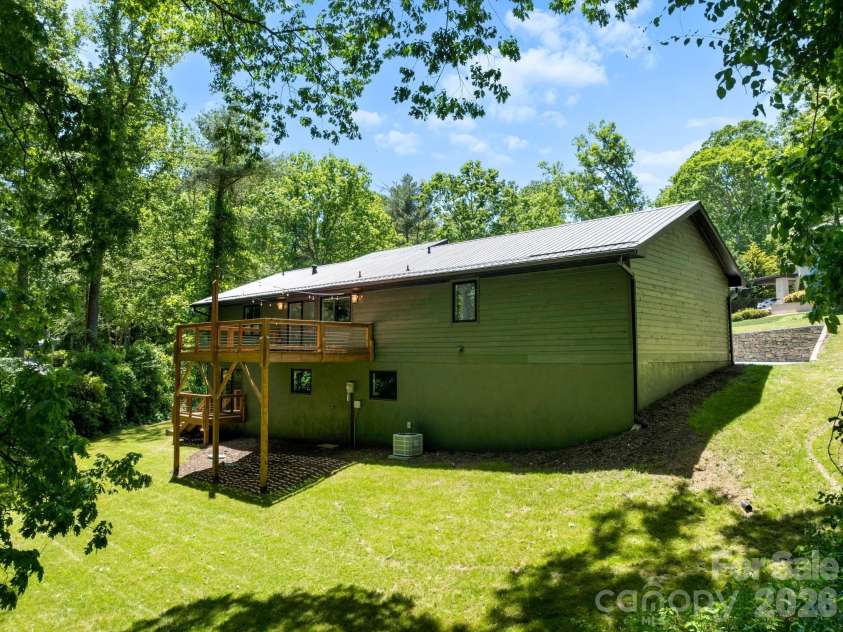 17 Muirfield Drive, Arden, NC 28704.  MLS# CAR4383147, YatesRealty ID 26683. 