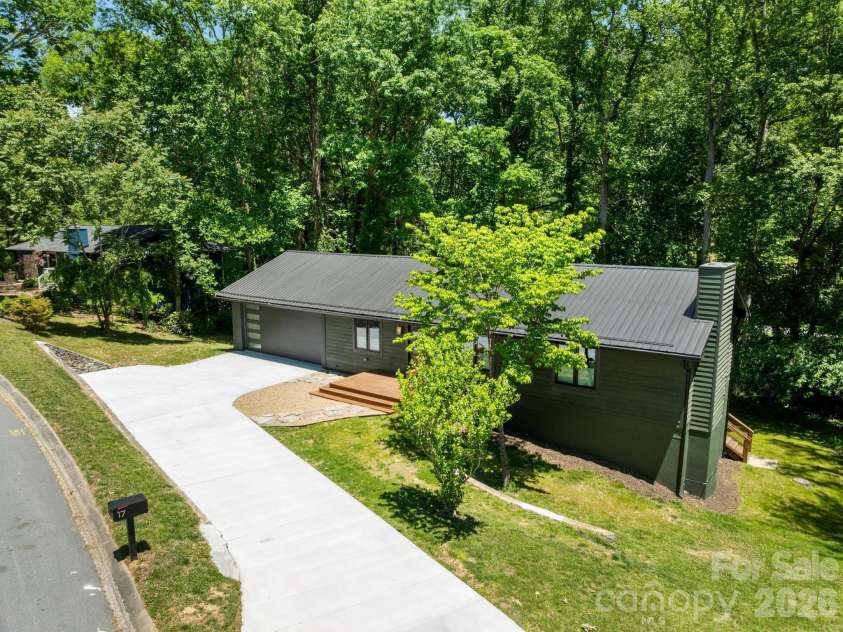 17 Muirfield Drive, Arden, NC 28704.  MLS# CAR4383147, YatesRealty ID 26683. 