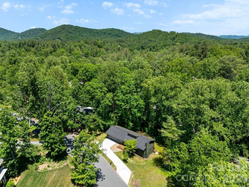 17 Muirfield Drive, Arden, NC 28704.  MLS# CAR4383147, YatesRealty ID 26683. 
