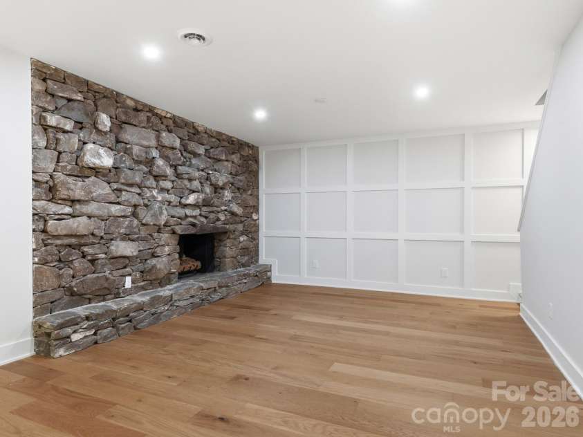17 Muirfield Drive, Arden, NC 28704.  MLS# CAR4383147, YatesRealty ID 26683. Custom trim
