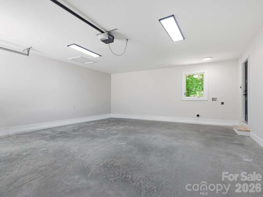 17 Muirfield Drive, Arden, NC 28704.  MLS# CAR4383147, YatesRealty ID 26683. Laundry hookup in garage.