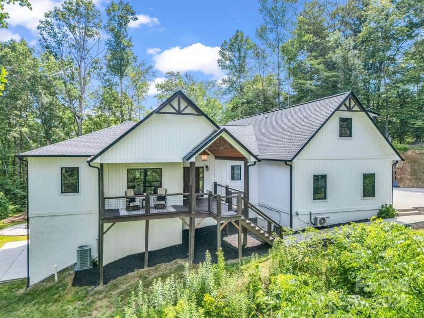 5717 Turnpike Road, Horse Shoe, NC 28742.  MLS# CAR4274193, YatesRealty ID 26684. 