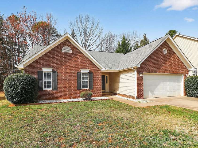 7022 Duchamp Drive, Charlotte, NC 28215.  MLS# CAR4356424, YatesRealty ID 26684. 