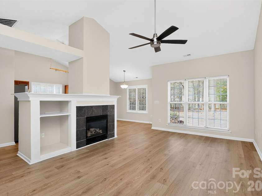 7022 Duchamp Drive, Charlotte, NC 28215.  MLS# CAR4356424, YatesRealty ID 26684. 