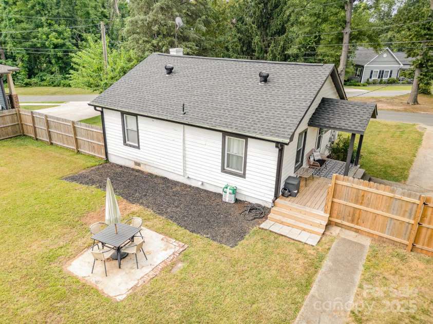 700 Perkins Street, Lowell, NC 28098.  MLS# CAR4277479, YatesRealty ID 26685. 