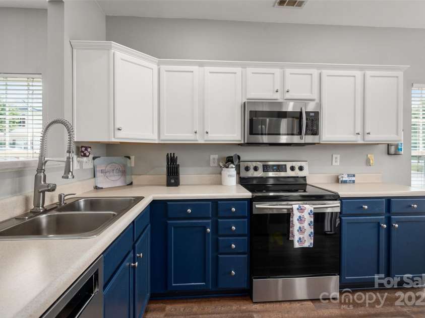 6225 Harrisburg Plaza, Harrisburg, NC 28075.  MLS# CAR4278154, YatesRealty ID 26686. 
