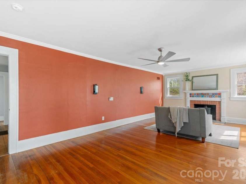 63 Washington Avenue, Asheville, NC 28804.  MLS# CAR4358977, YatesRealty ID 26686. 