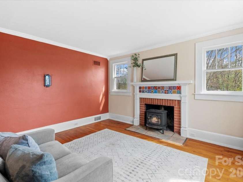 63 Washington Avenue, Asheville, NC 28804.  MLS# CAR4358977, YatesRealty ID 26686. 