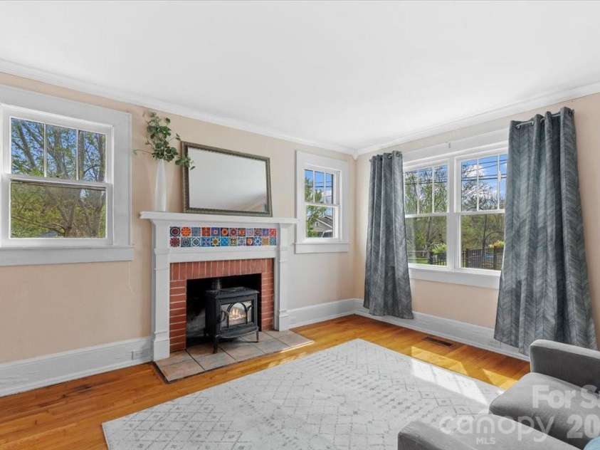 63 Washington Avenue, Asheville, NC 28804.  MLS# CAR4358977, YatesRealty ID 26686. 