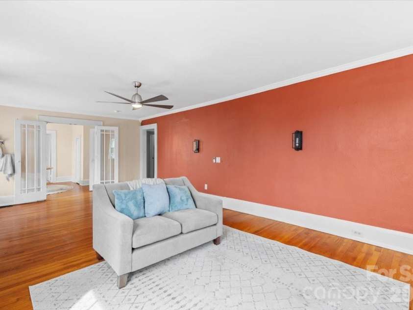63 Washington Avenue, Asheville, NC 28804.  MLS# CAR4358977, YatesRealty ID 26686. 