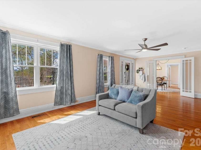 63 Washington Avenue, Asheville, NC 28804.  MLS# CAR4358977, YatesRealty ID 26686. 