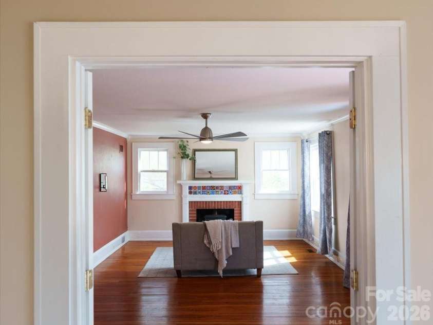63 Washington Avenue, Asheville, NC 28804.  MLS# CAR4358977, YatesRealty ID 26686. 