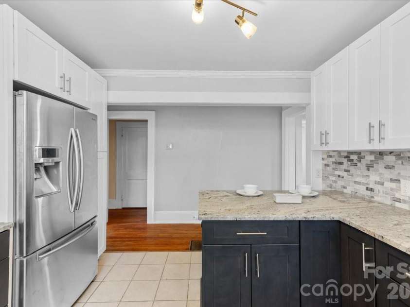 63 Washington Avenue, Asheville, NC 28804.  MLS# CAR4358977, YatesRealty ID 26686. 