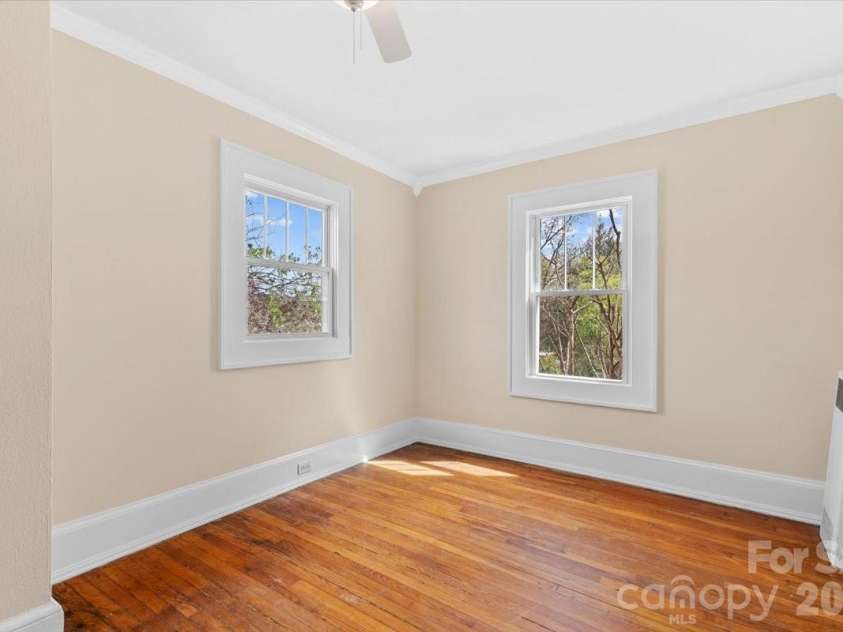 63 Washington Avenue, Asheville, NC 28804.  MLS# CAR4358977, YatesRealty ID 26686. 