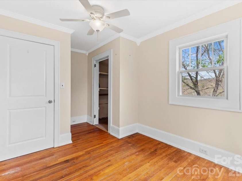 63 Washington Avenue, Asheville, NC 28804.  MLS# CAR4358977, YatesRealty ID 26686. 