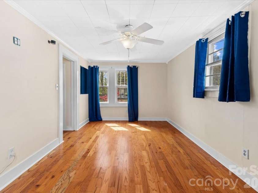 63 Washington Avenue, Asheville, NC 28804.  MLS# CAR4358977, YatesRealty ID 26686. 