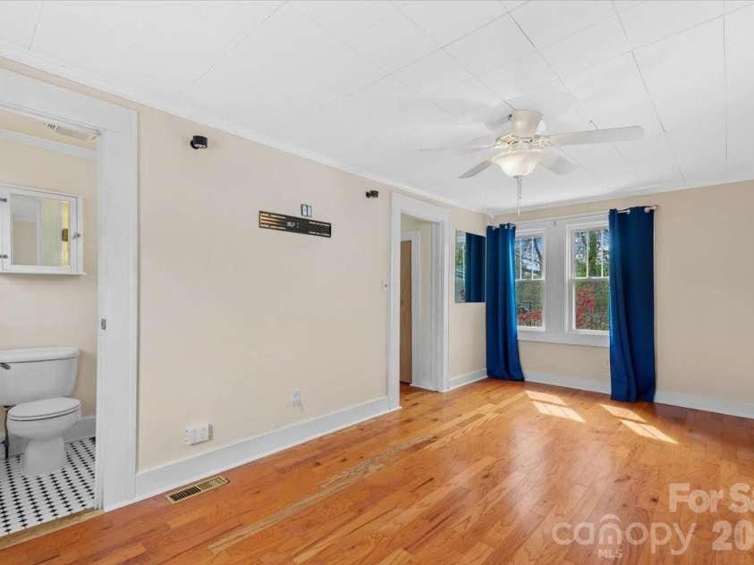 63 Washington Avenue, Asheville, NC 28804.  MLS# CAR4358977, YatesRealty ID 26686. 