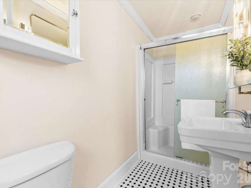 63 Washington Avenue, Asheville, NC 28804.  MLS# CAR4358977, YatesRealty ID 26686. 