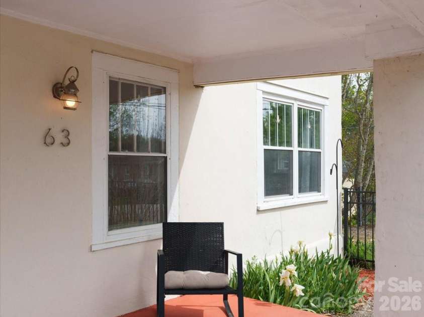 63 Washington Avenue, Asheville, NC 28804.  MLS# CAR4358977, YatesRealty ID 26686. 