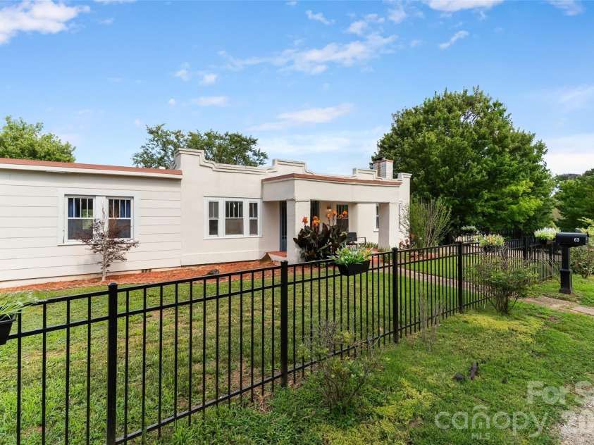 63 Washington Avenue, Asheville, NC 28804.  MLS# CAR4358977, YatesRealty ID 26686. 