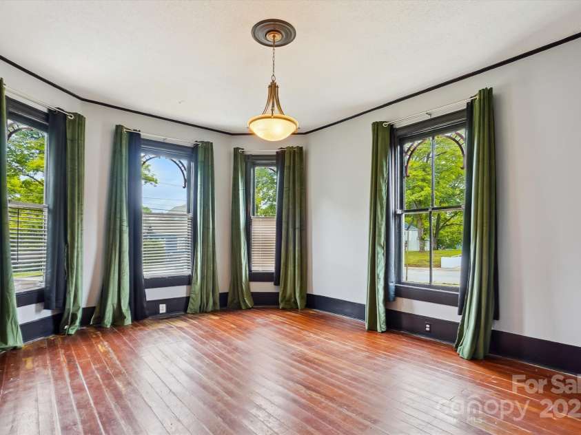 107 Hinton Street, Chester, SC 29706.  MLS# CAR4261539, YatesRealty ID 26688. Family Room