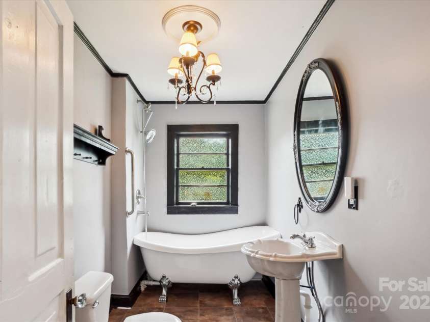 107 Hinton Street, Chester, SC 29706.  MLS# CAR4261539, YatesRealty ID 26688. Full Bath 1