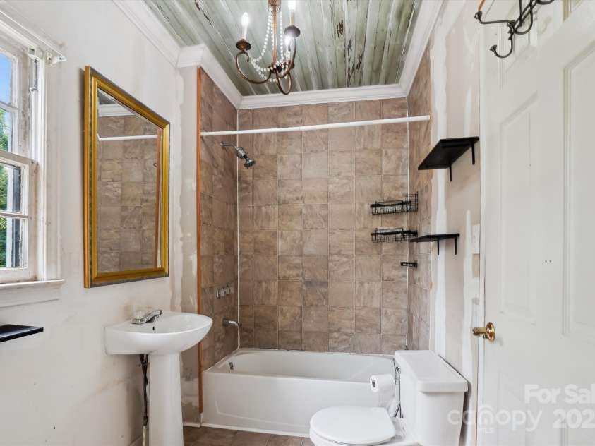 107 Hinton Street, Chester, SC 29706.  MLS# CAR4261539, YatesRealty ID 26688. Full bath 2