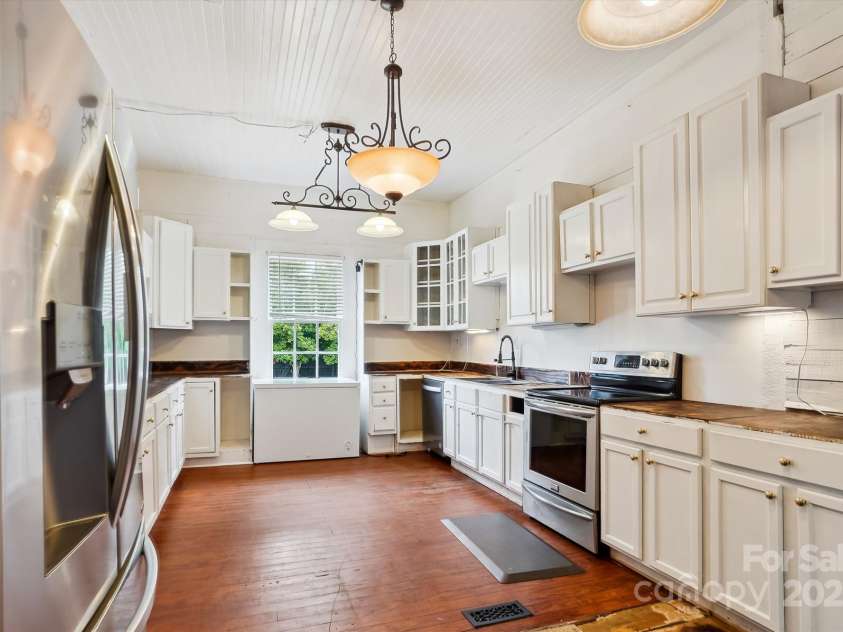 107 Hinton Street, Chester, SC 29706.  MLS# CAR4261539, YatesRealty ID 26688. Kitchen