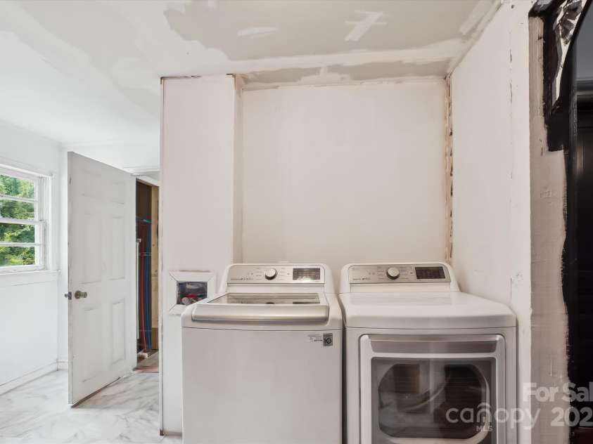 107 Hinton Street, Chester, SC 29706.  MLS# CAR4261539, YatesRealty ID 26688. Laundry