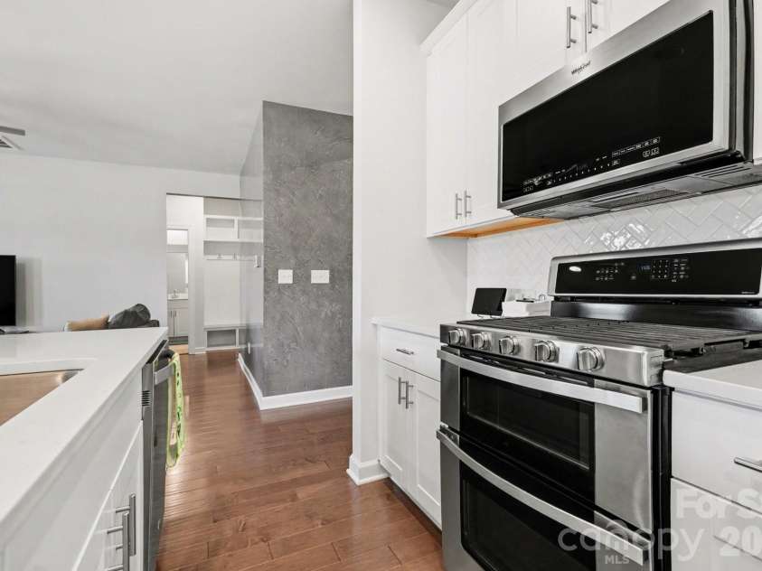 11416 Solstice Way, Huntersville, NC 28078.  MLS# CAR4361145, YatesRealty ID 26688. Kitchen, with Artezen Elegant White Herringbone backsplash, stainless steel appliance, gas range & double oven, built-in microwave, large island, a beautiful Painter's wall, and more 