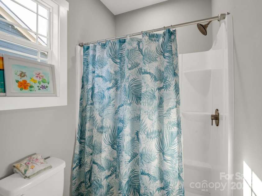 231 Leyland Circle, Hendersonville, NC 28792.  MLS# CAR4248199, YatesRealty ID 26689. 