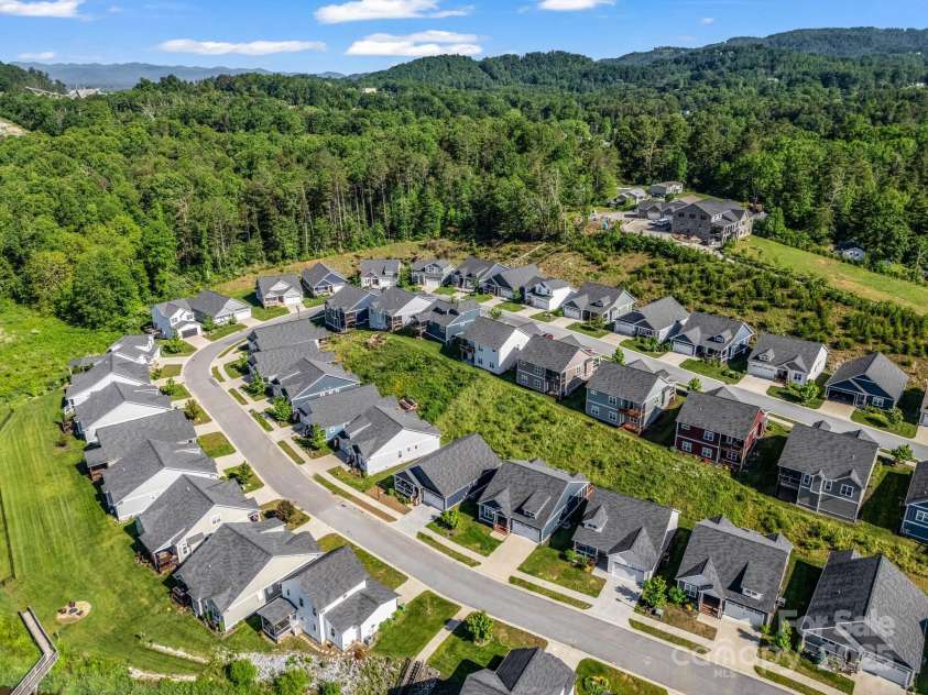 231 Leyland Circle, Hendersonville, NC 28792.  MLS# CAR4248199, YatesRealty ID 26689. 