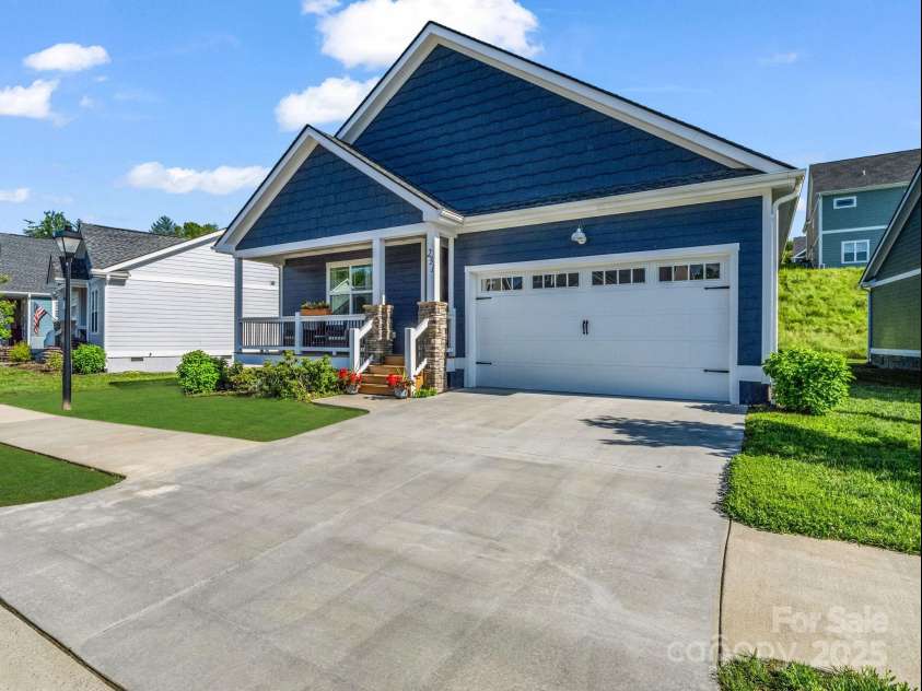 231 Leyland Circle, Hendersonville, NC 28792.  MLS# CAR4248199, YatesRealty ID 26689. 