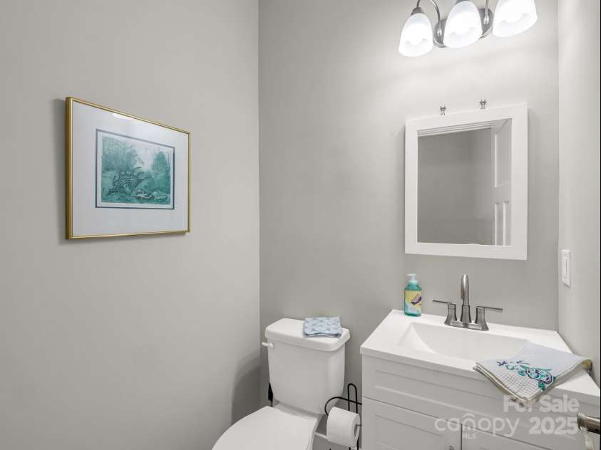 231 Leyland Circle, Hendersonville, NC 28792.  MLS# CAR4248199, YatesRealty ID 26689. Half Bath for guest