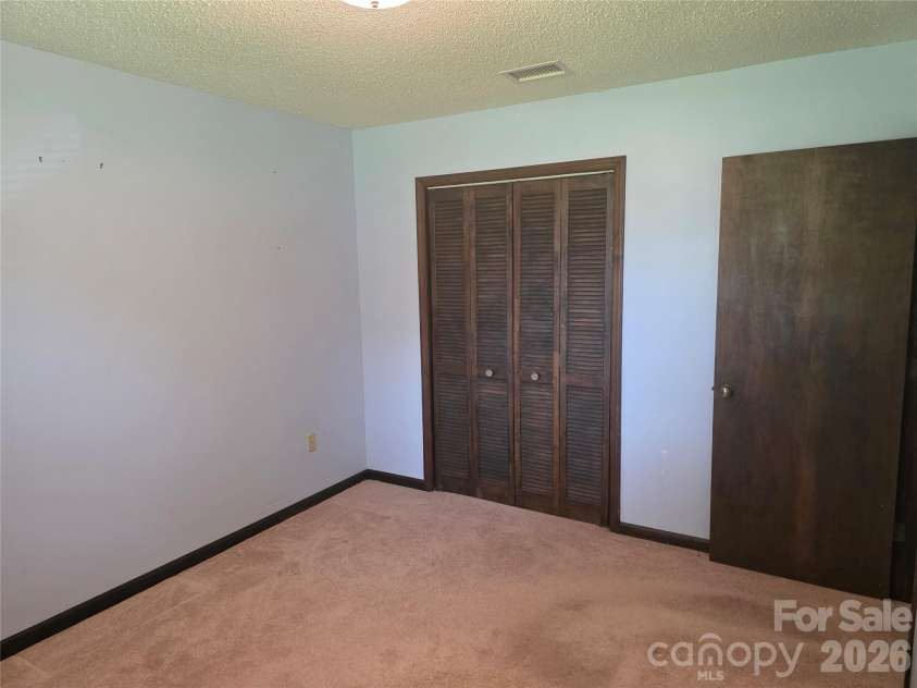 4028 Elizabeth Street, Hickory, NC 28601.  MLS# CAR4386803, YatesRealty ID 26689. 