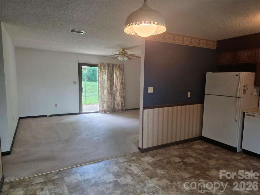 4028 Elizabeth Street, Hickory, NC 28601.  MLS# CAR4386803, YatesRealty ID 26689. 