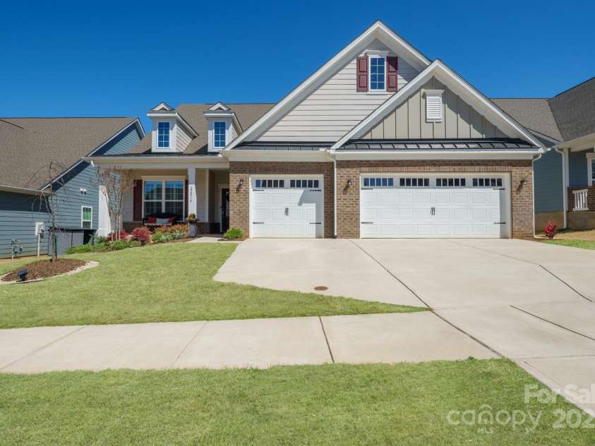 22014 Finworthy Lane, Huntersville, NC 28078.  MLS# CAR4234167, YatesRealty ID 2669. 