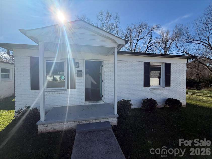 2232 Alma Court, Charlotte, NC 28206.  MLS# CAR4339954, YatesRealty ID 2669. 