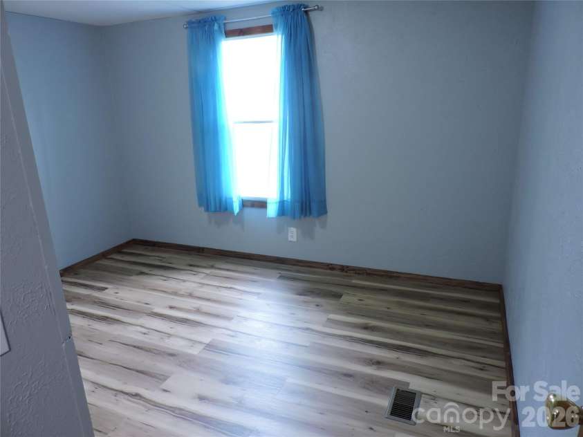 2271 Gouges Creek Road, Spruce Pine, NC 28777.  MLS# CAR4202059, YatesRealty ID 2669. 2nd bedroom